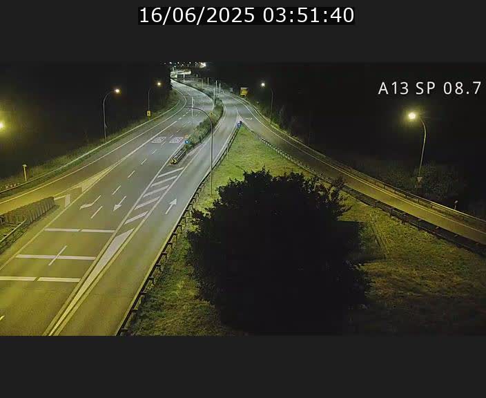 Traffic live webcam Luxembourg Jonction Lankelz - A13 direction Pétange - BK 8.7 