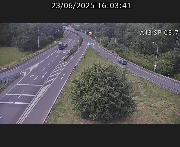 Traffic live webcam Luxembourg Jonction Lankelz - A13 direction Pétange - BK 8.7 