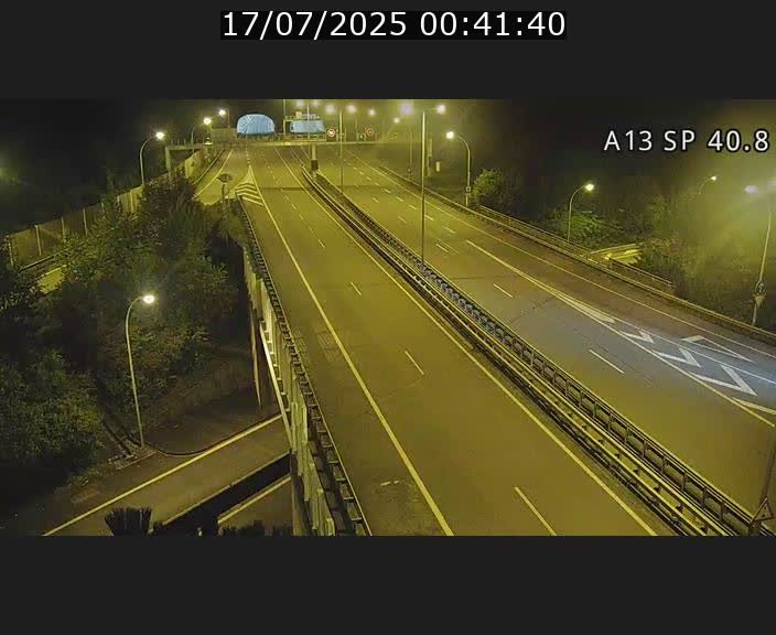 Webcam avec vue sur l'entrée côté allemand du tunnel Markusbierg à Schengen. Vue orientée vers le tunnel et Bettembourg