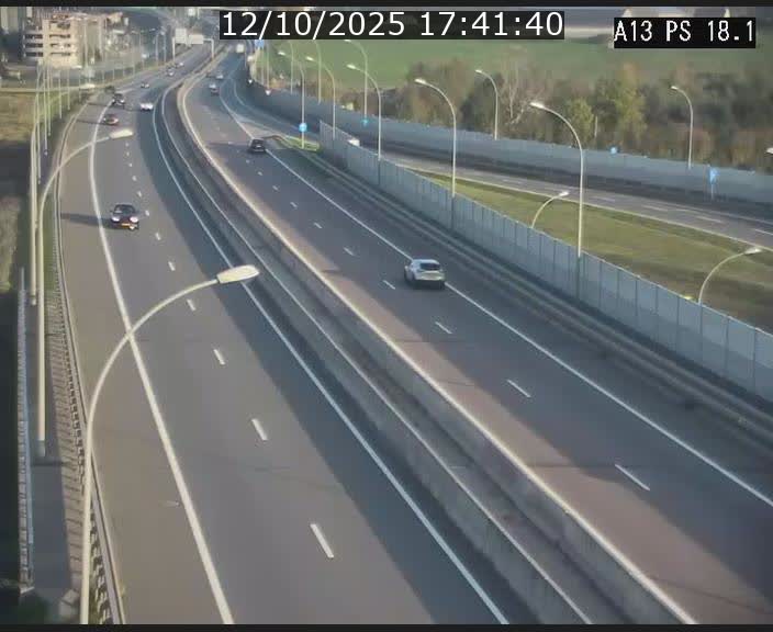 Traffic live webcam Luxembourg Dudelange - A13 direction Croix de Bettembourg - BK 18.1