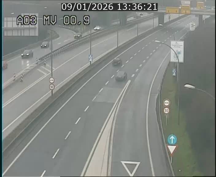 Traffic live webcam Luxembourg Croix de Gasperich - A3 - BK 0.4 - direction Luxembourg