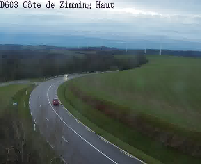 Webcam sur la D603 située en haut de la Côte de Zimming. Vue orientée vers Saint-Avold.