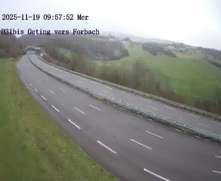 Caméra routière située sur D31bis (France) à Oeting, orientée vers Forbach, surveillant en continu la circulation locale et régionale.