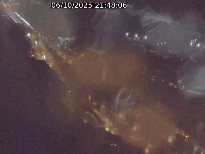 Webcam sur l'avenue John Fitzgerald Kennedy (N51) avec vue sur le Pont rouge (Pont Grande Duchesse Charlotte), l'arrêt Pfaffenthal et l'entrée du quartier Kirchberg