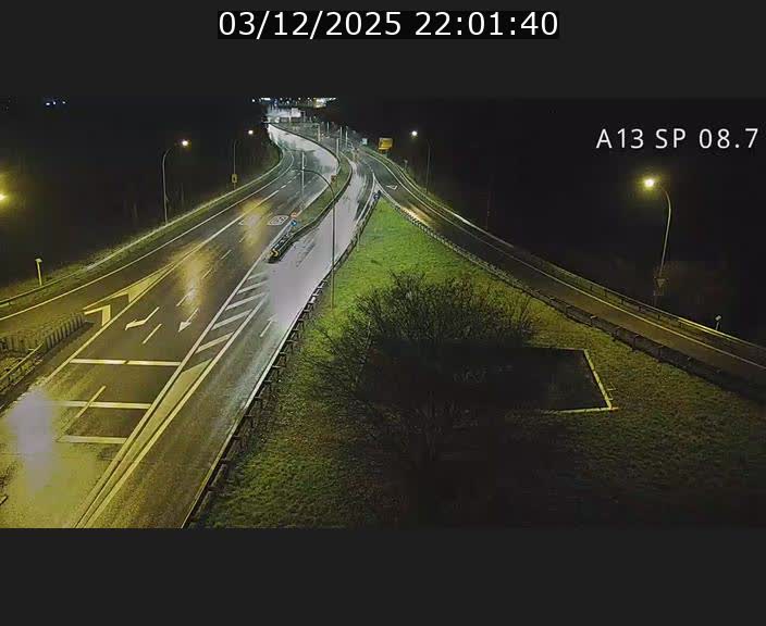 Traffic live webcam Luxembourg Jonction Lankelz - A13 direction Pétange - BK 8.7 