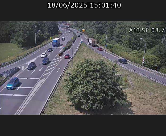 Traffic live webcam Luxembourg Jonction Lankelz - A13 direction Pétange - BK 8.7 
