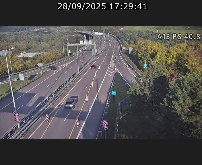 Webcam autoroute A13 à la sortie est du tunnel Markusbierg à Schengen. Vue sur le pont de la Moselle, vers l'Allemagne