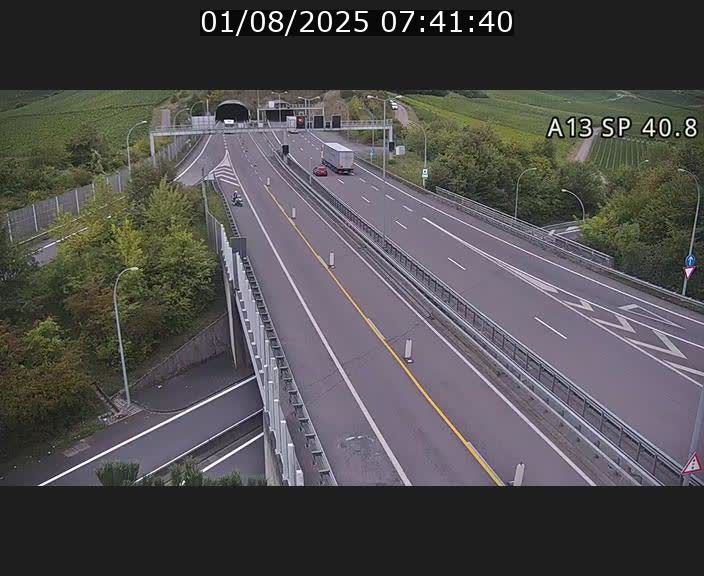 Webcam avec vue sur l'entrée côté allemand du tunnel Markusbierg à Schengen. Vue orientée vers le tunnel et Bettembourg