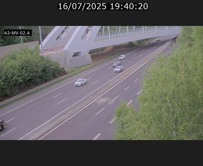 Webcam autoroute de la France (A3) au Luxembourg à Fentange, à proximité de la Croix de Gasperich. Vue orientée vers la Cloche d'Or