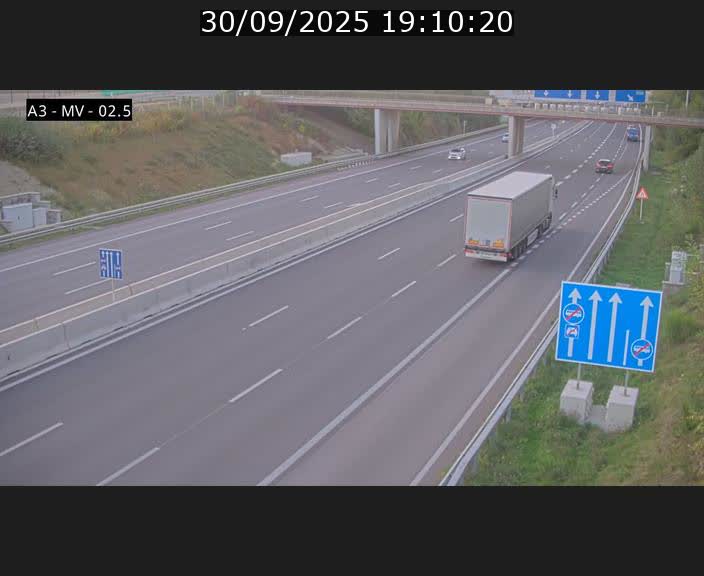 Webcam autoroute A3 au Luxembourg à proximité de la Croix de Gasperich. Vue orientée vers Luxembourg