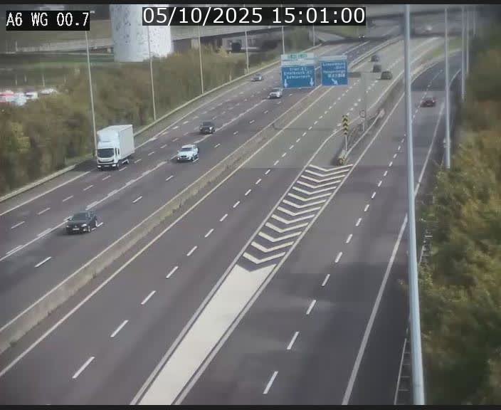 Traffic live webcam Luxembourg Croix de Cessange - A6 - BK 0.7 - direction A3 France