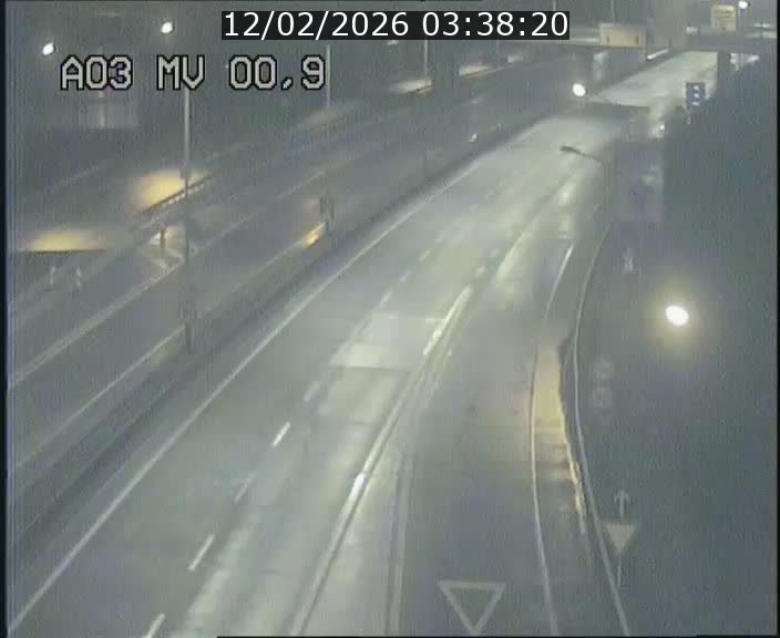 Traffic live webcam Luxembourg Croix de Gasperich - A3 - BK 0.4 - direction Luxembourg