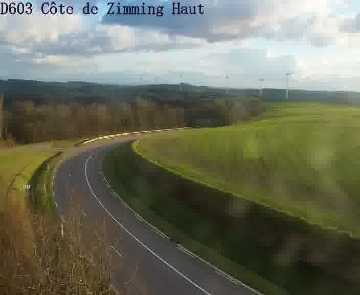 Webcam sur la D603 située en haut de la Côte de Zimming. Vue orientée vers Saint-Avold.
