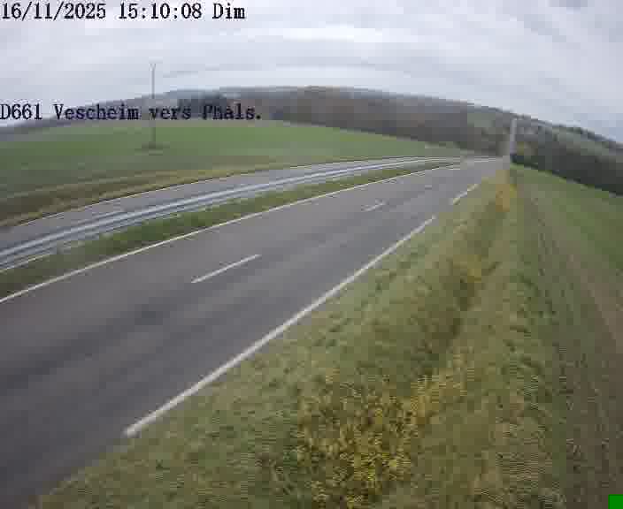 Caméra routière située sur D661 (France) à Vescheim, orientée vers Phalsbourg, surveillant en continu la circulation locale et régionale.