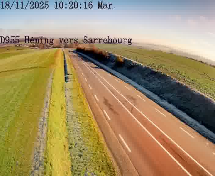 Caméra routière située sur D955 (France) à Heming, orientée vers Sarrebourg, surveillant en continu la circulation locale et régionale.