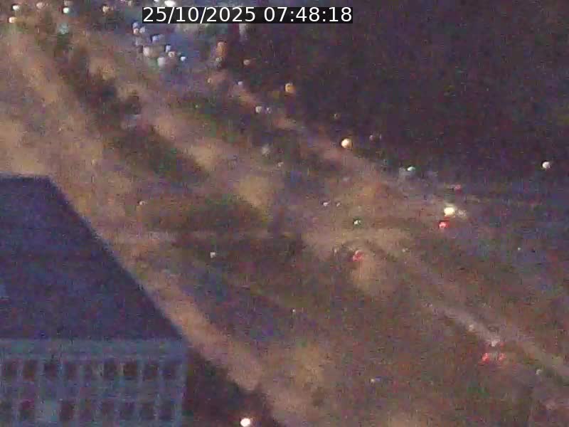 Webcam sur l'avenue John Fitzgerald Kennedy (N51) avec vue sur le Pont rouge (Pont Grande Duchesse Charlotte), l'arrêt Pfaffenthal et l'entrée du quartier Kirchberg