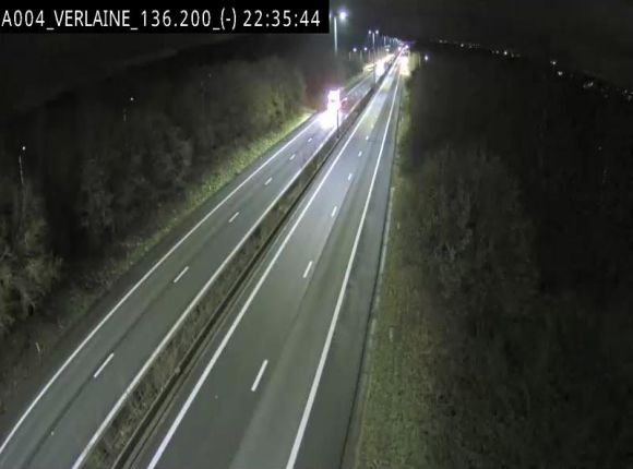 Webcam sur l'E411 à hauteur du pont surplombant la N40, à proximité de la sortie 26 Verlaine - Libramont-Chevigny. Vue orientée vers Namur