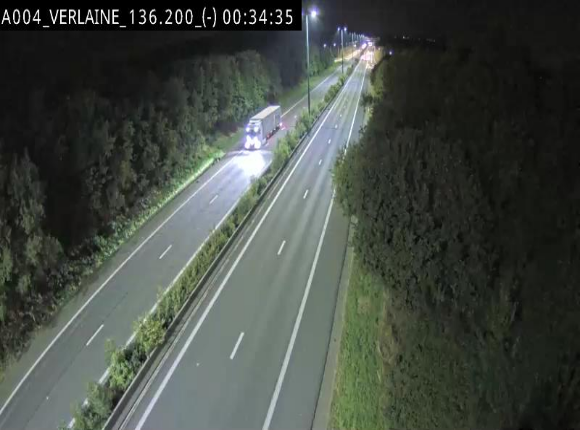 Webcam sur l'E411 à hauteur du pont surplombant la N40, à proximité de la sortie 26 Verlaine - Libramont-Chevigny. Vue orientée vers Namur