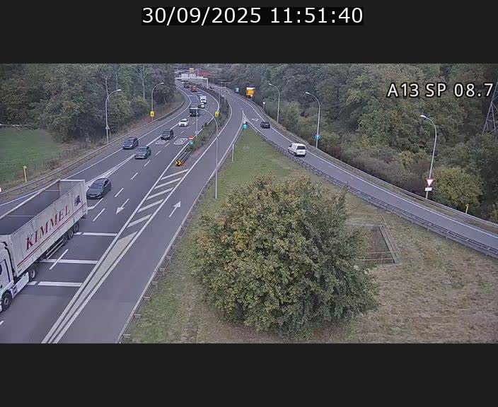 Traffic live webcam Luxembourg Jonction Lankelz - A13 direction Pétange - BK 8.7 