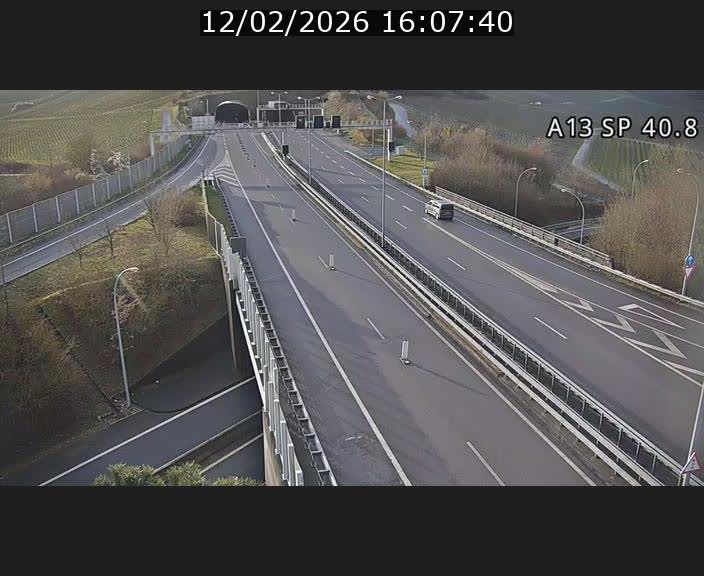 Webcam avec vue sur l'entrée côté allemand du tunnel Markusbierg à Schengen. Vue orientée vers le tunnel et Bettembourg