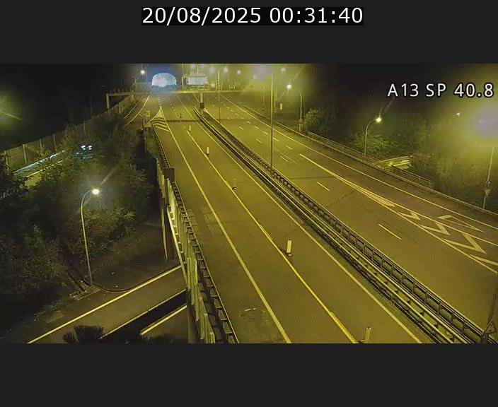 Webcam avec vue sur l'entrée côté allemand du tunnel Markusbierg à Schengen. Vue orientée vers le tunnel et Bettembourg