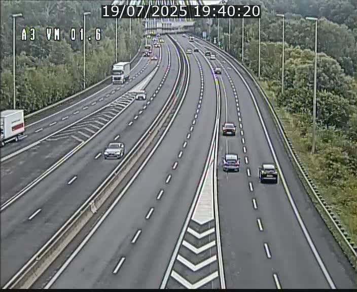 Traffic live webcam Luxembourg - Croix de Gasperich - A3 - BK 1.6 - direction France/Aire de Berchem