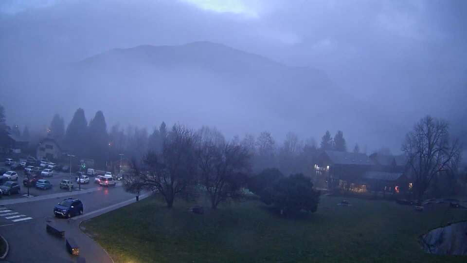 Webcam au niveau de la mairie du village du Bourg d'Oisans, aux pieds de l'Alpe d'Huez et aux portes du parc des Écrins