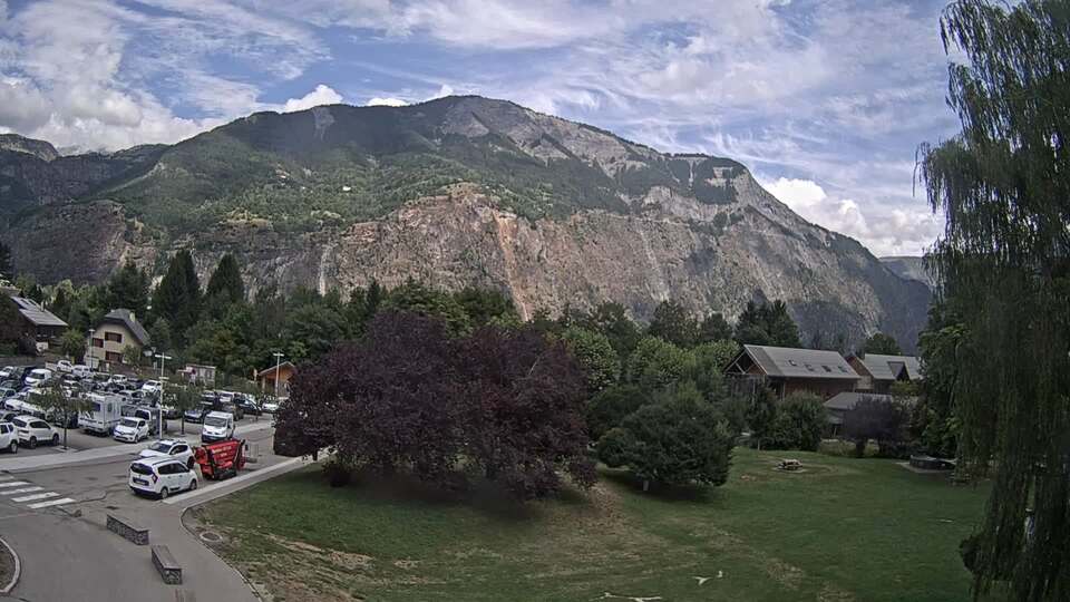 Webcam au niveau de la mairie du village du Bourg d'Oisans, aux pieds de l'Alpe d'Huez et aux portes du parc des Écrins