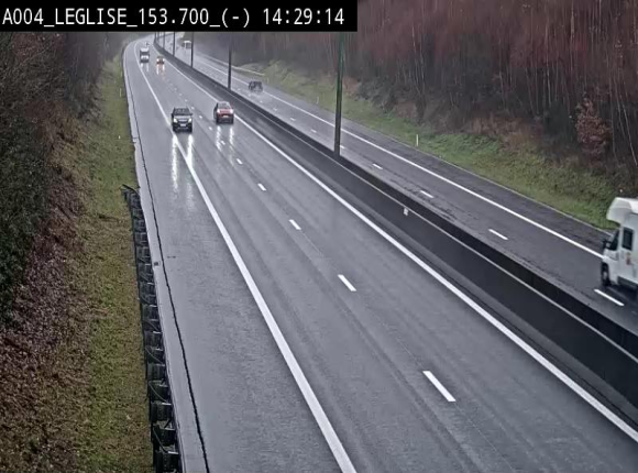 Webcam autoroute A4 (E411-E25) à Léglise, avant la jonction avec la N40. Vue orientée vers Bruxelles