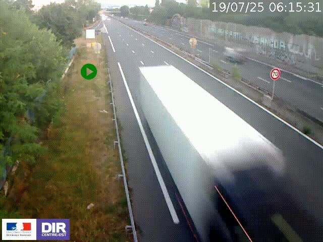 Webcam à Bron sur l'A43 à la jonction avec le boulevard périphérique de Lyon (D383). Vue orientée vers Lyon