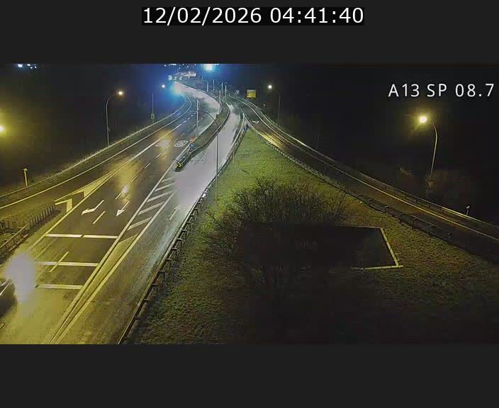 Traffic live webcam Luxembourg Jonction Lankelz - A13 direction Pétange - BK 8.7 