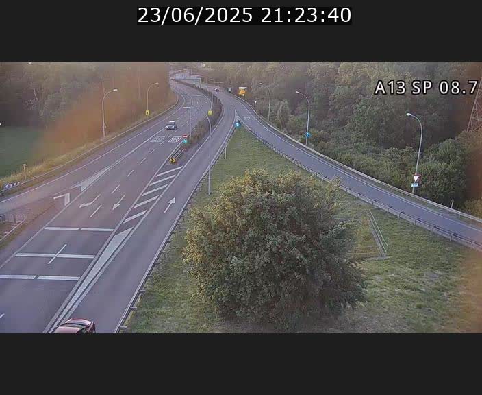 Traffic live webcam Luxembourg Jonction Lankelz - A13 direction Pétange - BK 8.7 