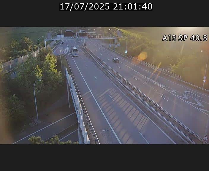 Webcam avec vue sur l'entrée côté allemand du tunnel Markusbierg à Schengen. Vue orientée vers le tunnel et Bettembourg