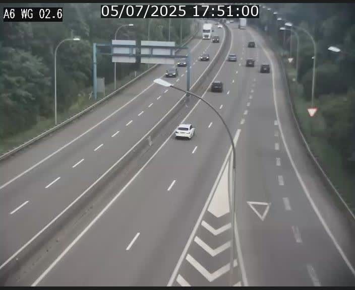 Traffic live webcam Luxembourg Croix de Cessange - A6 - BK 2.6 - direction France/Allemagne