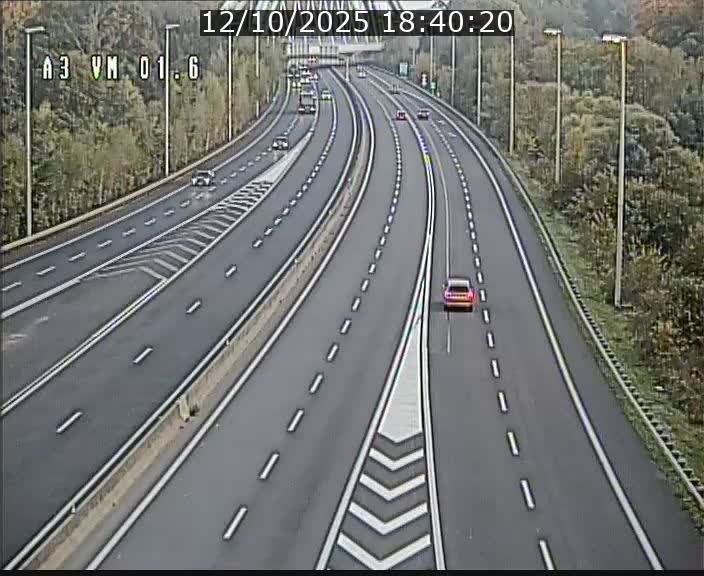 Traffic live webcam Luxembourg - Croix de Gasperich - A3 - BK 1.6 - direction France/Aire de Berchem