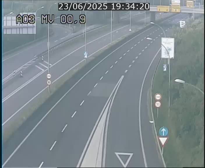Traffic live webcam Luxembourg Croix de Gasperich - A3 - BK 0.4 - direction Luxembourg