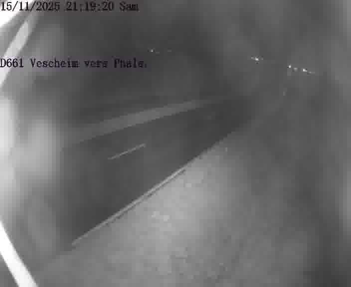 Caméra routière située sur D661 (France) à Vescheim, orientée vers Phalsbourg, surveillant en continu la circulation locale et régionale.