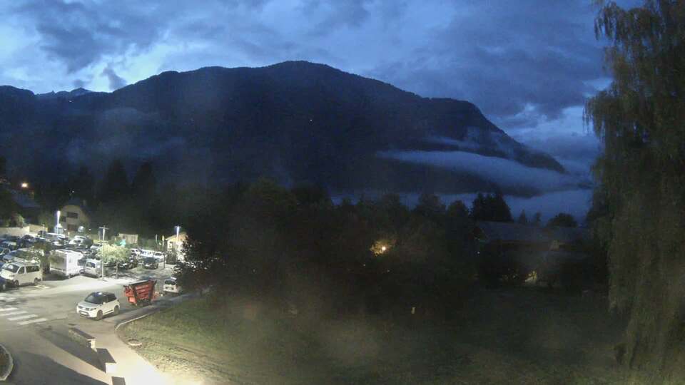 Webcam au niveau de la mairie du village du Bourg d'Oisans, aux pieds de l'Alpe d'Huez et aux portes du parc des Écrins
