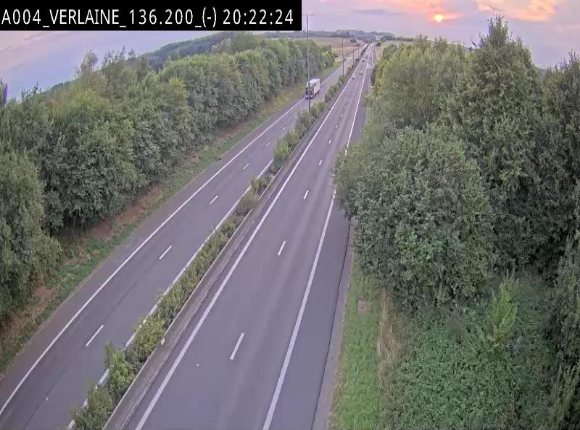 Webcam sur l'E411 à hauteur du pont surplombant la N40, à proximité de la sortie 26 Verlaine - Libramont-Chevigny. Vue orientée vers Namur