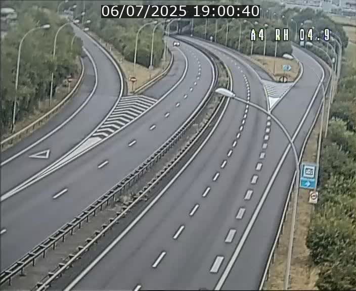 Traffic live webcam Luxembourg Leudelange - A4 - BK 4.9 - direction Luxembourg