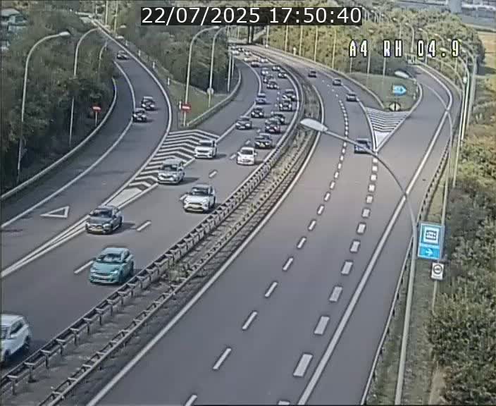 Traffic live webcam Luxembourg Leudelange - A4 - BK 4.9 - direction Luxembourg