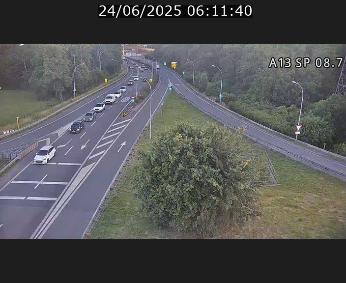 Traffic live webcam Luxembourg Jonction Lankelz - A13 direction Pétange - BK 8.7 