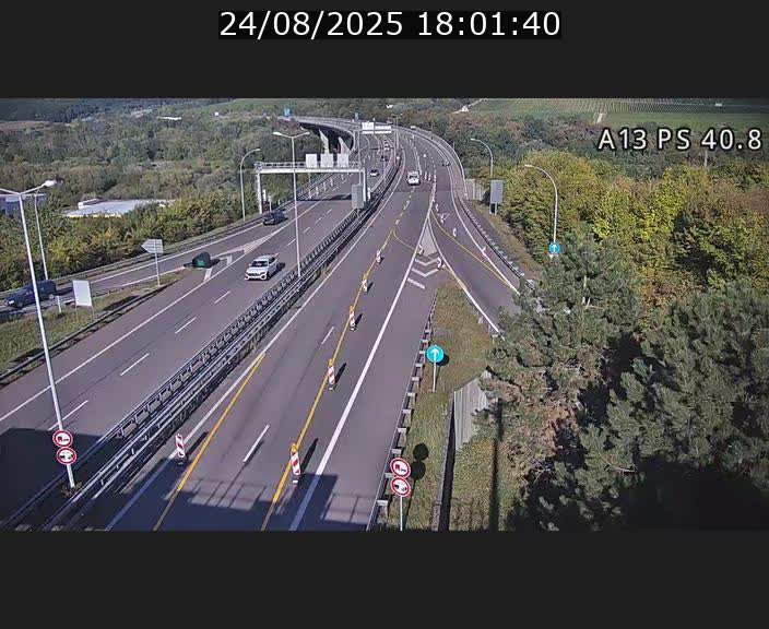 Webcam autoroute A13 à la sortie est du tunnel Markusbierg à Schengen. Vue sur le pont de la Moselle, vers l'Allemagne