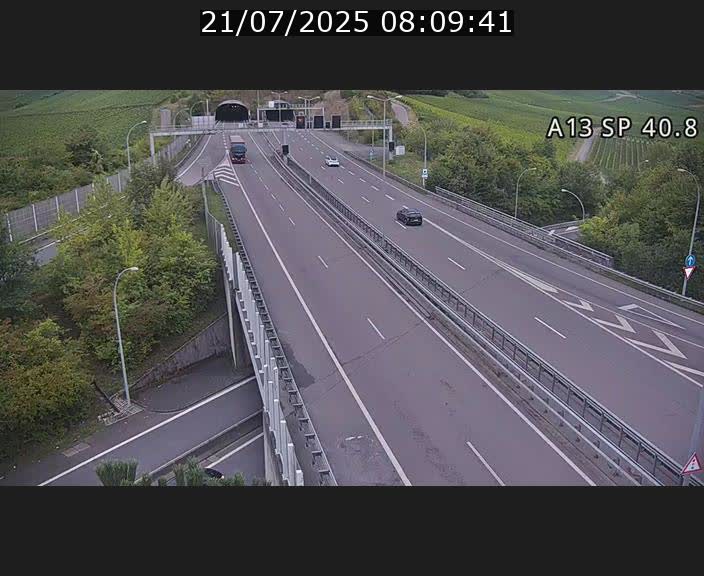 Webcam avec vue sur l'entrée côté allemand du tunnel Markusbierg à Schengen. Vue orientée vers le tunnel et Bettembourg