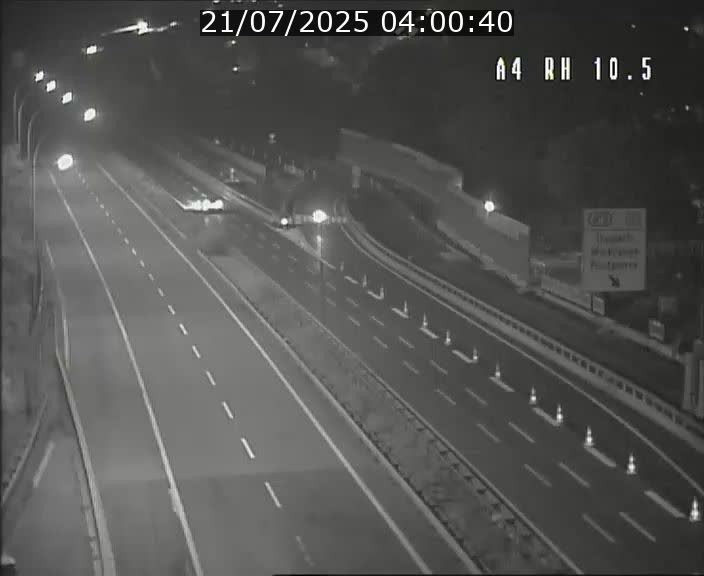 Traffic live webcam Luxembourg Pontpierre - A4 - BK 10.5 - direction Luxembourg