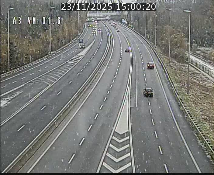 Traffic live webcam Luxembourg - Croix de Gasperich - A3 - BK 1.6 - direction France/Aire de Berchem