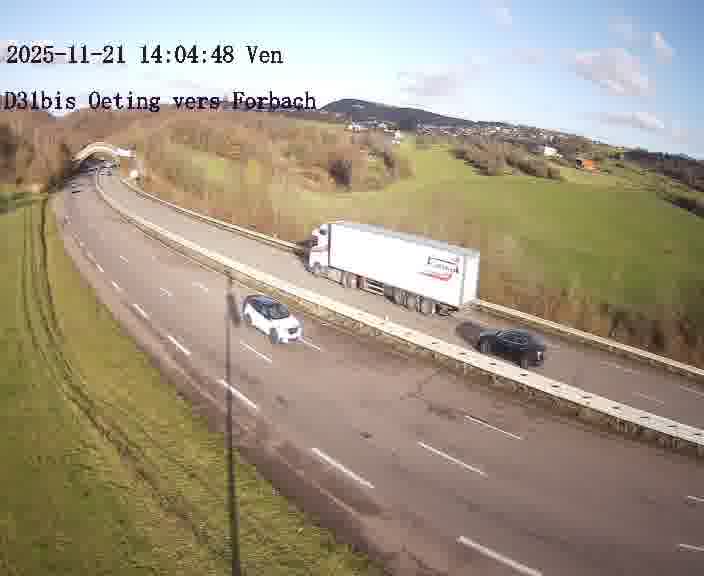 Caméra routière située sur D31bis (France) à Oeting, orientée vers Forbach, surveillant en continu la circulation locale et régionale.