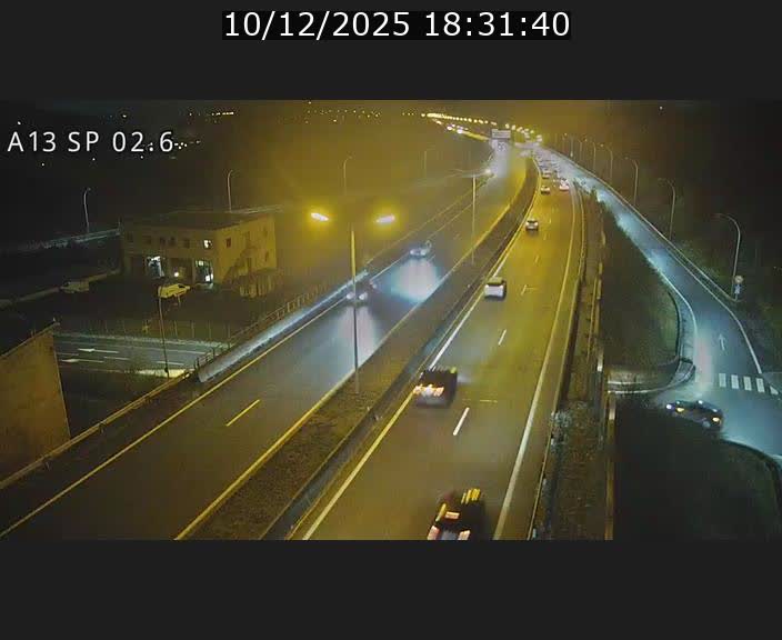 Traffic live webcam Luxembourg Sanem - A13 direction Pétange - BK 2.6
