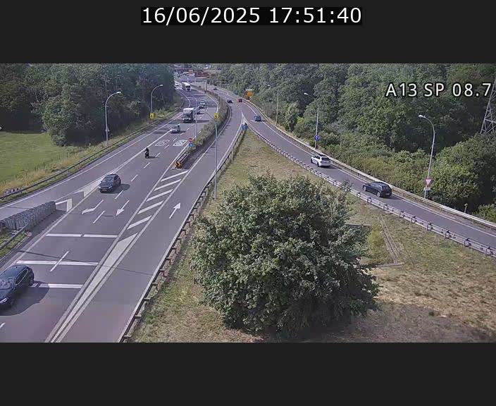 Traffic live webcam Luxembourg Jonction Lankelz - A13 direction Pétange - BK 8.7 