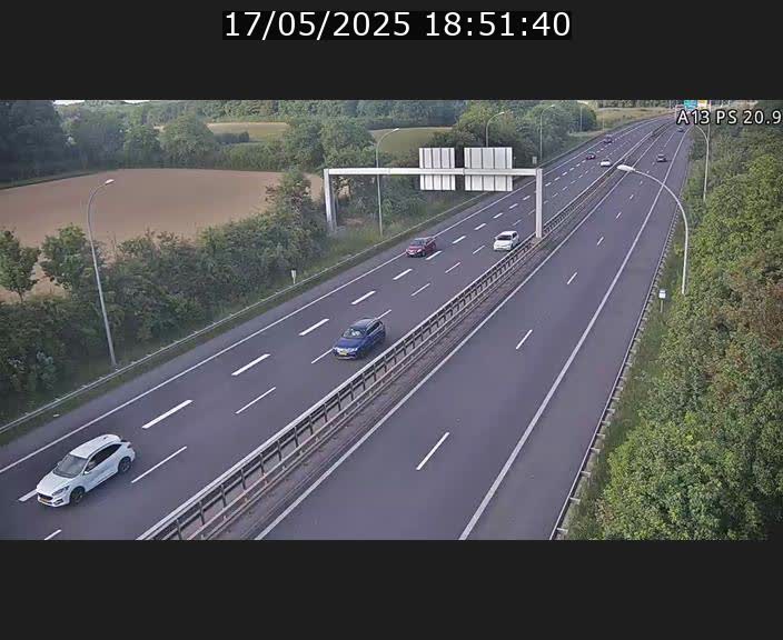 Traffic live webcam Luxembourg Croix de Bettembourg, rond-point d'Hellange - A13 direction Allemagne - BK 20.9